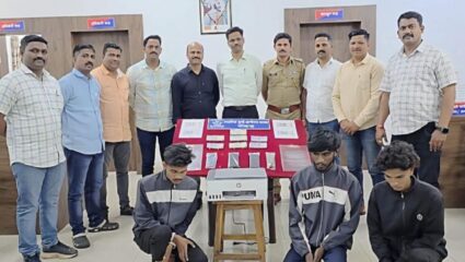 100 अन् 500 च्या बनावट नोटा छापायचे, पोलिसांनी तिघांच्या मुसक्या आवळल्या; सापळा रचला आणि…