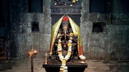 Ganesh Chaturthi 2025 : या मंदिरात मोरावर स्वार आहेत तीन सोंडेचे गणपती; दुर्लभ रूप अन् अलौकिक आहे या जागेचा इतिहास