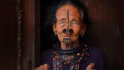 विचित्र जमात ज्यात महिलांच्या नाकपुड्यांना आयुष्यभरासाठी केलं जात बंद; कारण इतकं अजब की ऐकूनच डोक्याला हात लावाल