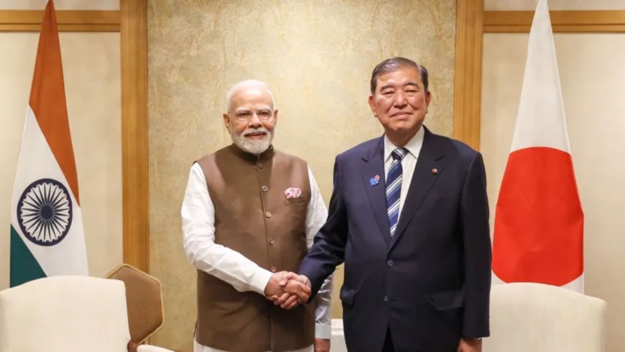 जपान दाैऱ्यादरम्यान पंतप्रधान मोदी यांचे जंगी स्वागत करणयात आले. गार्ड ऑफ ऑनर देऊन त्यांचा सन्मान करण्यात आला. जपानचे पंतप्रधान शिगेरू इशिबा यांनी पंतप्रधान मोदींसोबत अनेक करारांवर स्वाक्षरी केली.
