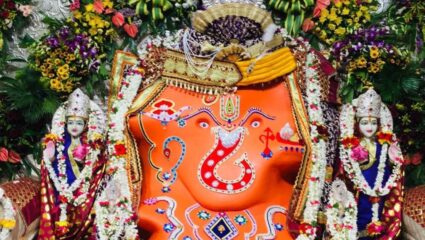 Ganesh Chaturthi 2025 : चांदीच्या भिंती अन् हिऱ्यांनी मडलेले डोळे; अहिल्याबाई होळकरांनी बांधले होते गणेशाचे हे मंदिर
