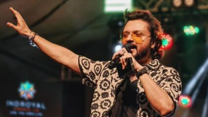 लाईव्ह कार्यक्रमादरम्यान स्टेजवर बेशुद्ध झाला प्रसिद्ध अभिनेता; रुग्णालयात केले दाखल, प्रकृती चिंताजनक