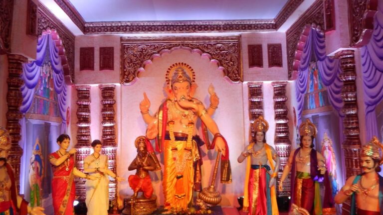 Ganesh Chaturthi 2025 : रंगारी बदक सार्वजनिक गणपती मंडळ, लोकमान्य टिळकांच्या प्रचार-प्रसारचं प्रतिक