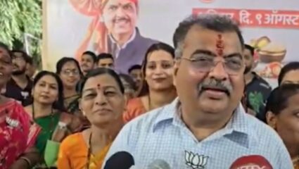 Dombiwali News : भाजप प्रदेशाध्यक्ष रवींद्र चव्हाण यांच्या कार्यालयामध्ये राखी बांधण्यासाठी बहिणींची गर्दी