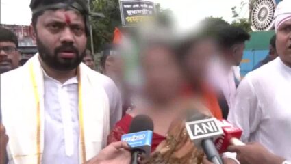 RG Kar Case: ‘पोलिसांनी मारलं आणि बांगड्याही तोडल्या…’ बलात्कार पीडितेच्या आईचा गंभीर आरोप