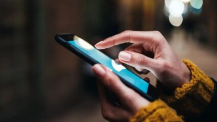 Tech Tips: महत्त्वाच्या फाईल शेअर करायच्या आहेत, पण फोनमध्ये इंटरनेटच नाही? चिंता करू नका, या 7 पद्धतींनी चुटकीसरशी होईल तुमचं काम