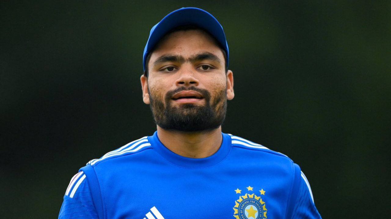 या हंगामात रिंकू सिंगसाठी देशांतर्गत क्रिकेटही चांगले नव्हते. यामुळेच त्याला संघातून वगळले जाऊ शकते. जर त्याने १७ आणि १९ तारखेला मेरठ मॅव्हेरिक्ससाठी होणाऱ्या यूपीटी२० लीगमध्ये काही आश्चर्यकारक कामगिरी केली तर कदाचित तो संघात राहू शकेल. फोटो सौजन्य - सोशल मिडिया