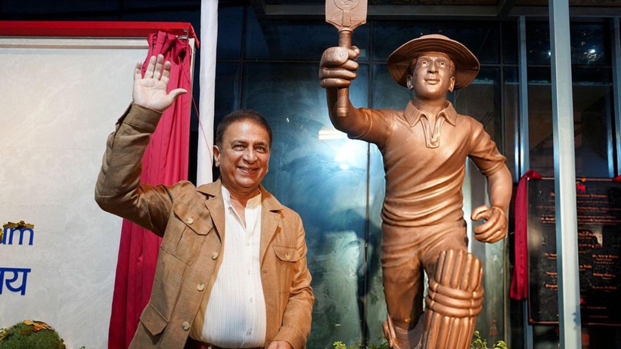 गावस्कर त्यांच्या पुतळ्याच्या उद्घाटनावेळी भावुक झाले. गावस्कर म्हणाले, 