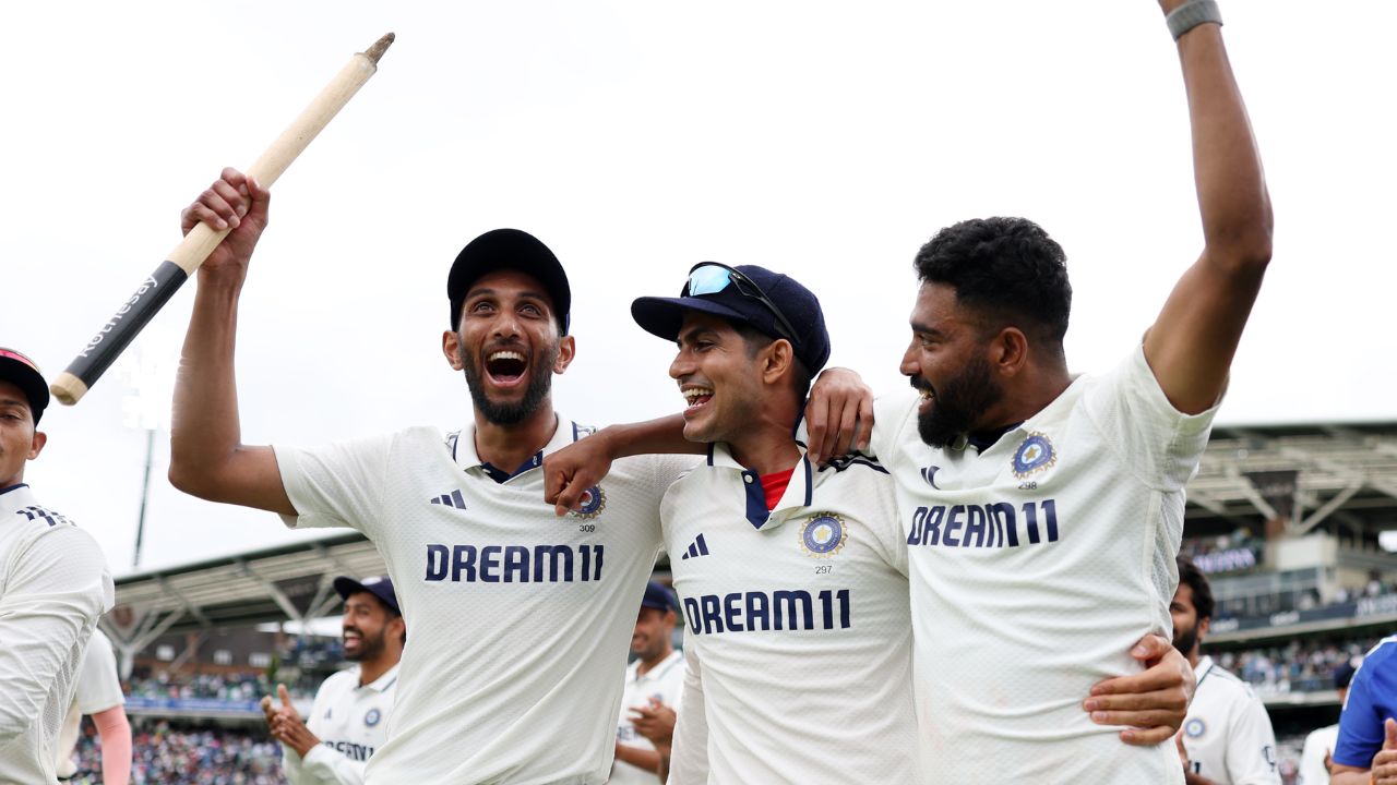 रोहित शर्मा आणि विराट कोहली यांच्या निवृत्तीनंतर आणि मोहम्मद शमीसारख्या वरिष्ठ खेळाडूंच्या अनुपस्थितीत गिल आणि त्याच्या संघासाठी ही एक मोठी मालिका होती. जसप्रीत बुमराह देखील सर्व सामन्यांसाठी उपलब्ध नव्हता, ज्यामुळे संघाला प्रत्येक सामन्यात गोलंदाजी संयोजन बदलावे लागले. फोटो सौजन्य – BCCI