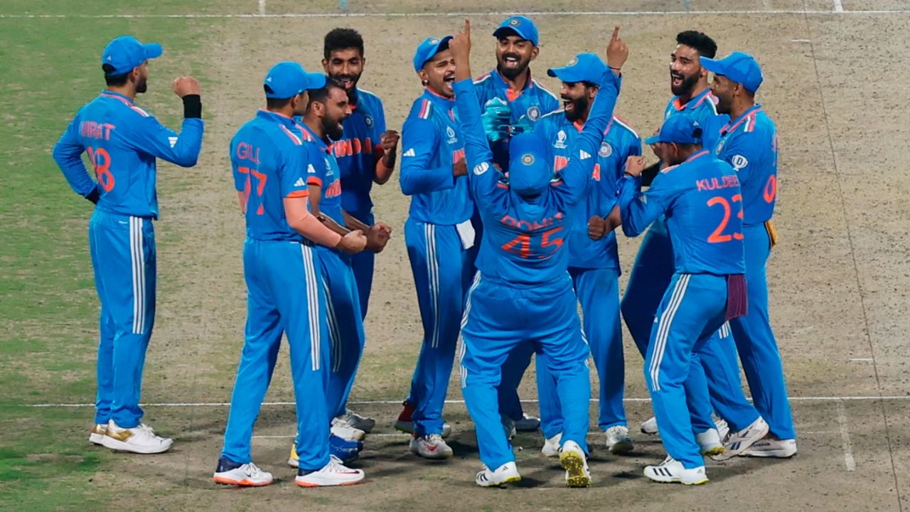 एकदिवसीय क्रिकेटमध्ये सर्वाधिक वेळा ४००+ धावा काढण्याच्या बाबतीत भारतीय संघ दुसऱ्या क्रमांकावर आहे, त्यांनी ७ वेळा हा पराक्रम केला आहे. भारताने ४०० पेक्षा जास्त धावा करून सर्व ७ एकदिवसीय सामने जिंकले आहेत. फोटो सौजन्य - सोशल मिडिया