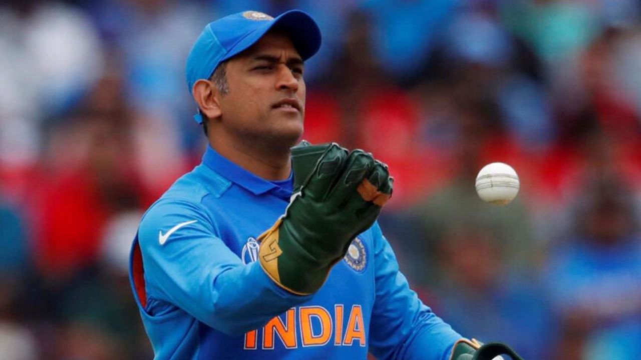 टी-२० क्रिकेटमध्ये कर्णधार म्हणून सर्वाधिक सामने जिंकण्याचा विश्वविक्रम एमएस धोनीच्या नावावर आहे. धोनीने सर्वात कमी फॉर्मेटमध्ये कर्णधारपद भूषवलेल्या ३३१ पैकी १९२ सामने जिंकले. त्याच्या नेतृत्वाखाली भारताने २००७ मध्ये टी-२० विश्वचषक जिंकला. धोनीने चेन्नई सुपर किंग्ज (CSK) ला आयपीएलमध्ये पाच वेळा विजेतेपद मिळवून दिले. फोटो सौजन्य - सोशल मिडिया