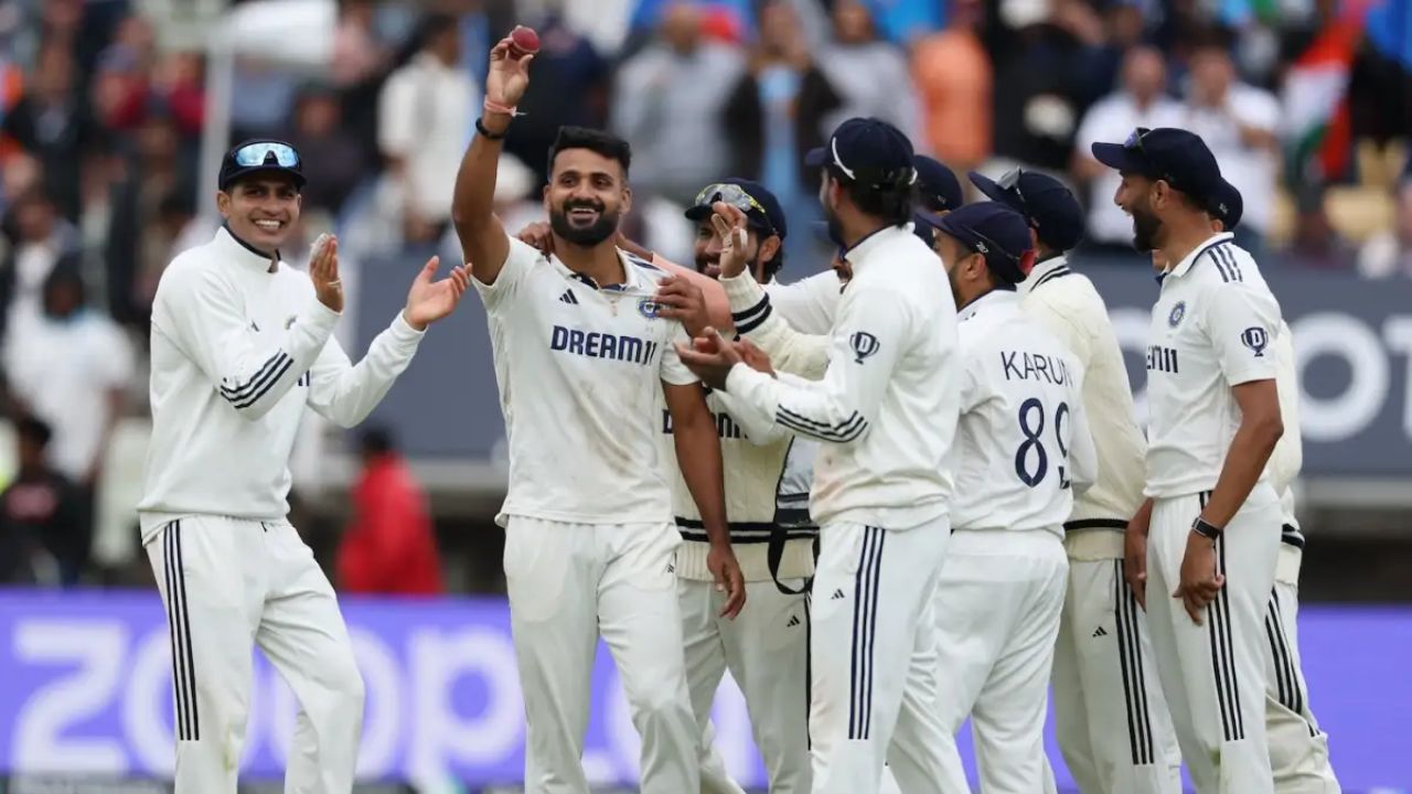 आकाश दीपने इंग्लंडमध्ये ३ सामने खेळले. मालिकेतील पहिली कसोटी लीड्समध्ये खेळली गेली. आकाशला त्यात स्थान मिळाले नाही. त्यानंतर जसप्रीत बुमराहला बर्मिंगहॅममध्ये विश्रांती देण्यात आली, त्यामुळे आकाश दीपला स्थान मिळाले. फोटो सौजन्य - Instagram