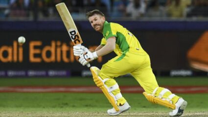 डेव्हिड वॉर्नरने मोडला विराट कोहलीचा मोठा विक्रम, T20 क्रिकेटमध्ये केला पराक्रम