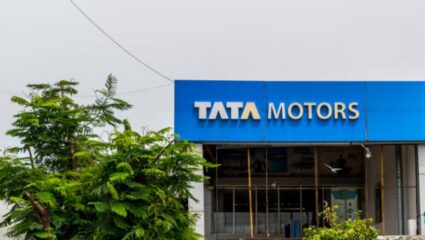Tata Motors ग्राहकांवर मेहेरबान! ‘या’ इलेक्ट्रिक कारवर मिळताय लाखोंचे डिस्काउंट