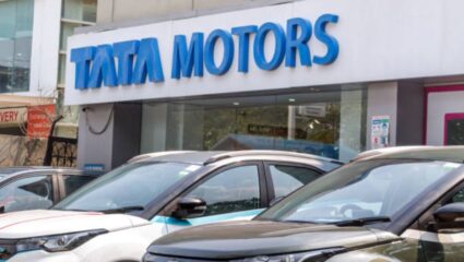 Tata Motors कडून ग्राहकांसाठी मोठी भेट! कमर्शियल गाड्यांच्या किमतीत मोठी कपात