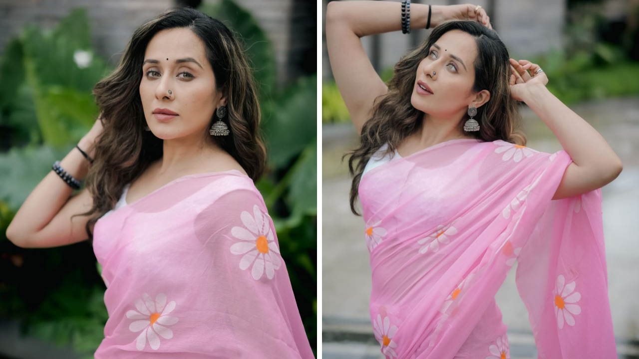 या साडीसह तिने ऑक्सिडाईज्ड कानातले घातले असून हातात बांगडी आणि नाकात सुंदर चमकी घातली आहे