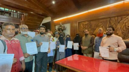 Thane News : गरजू विद्यार्थ्यांना शिंदेगटाचा मदतीचा हात; शिवसेनेच्या प्रयत्नांनी ५१ लाखांचे अर्थसहाय्य