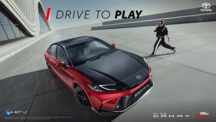 नवीन रंग आणि दमदार टेक्नॉलॉजीसह Toyota Camry Hybrid Sprint Edition लाँच