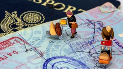 Travel Hacks : प्रवास करताना घोटाळ्यांपासून सावध! बनावट गाईड, महाग टॅक्सी आणि फसवी हॉटेल बुकिंग टाळण्यासाठी सोपे उपाय