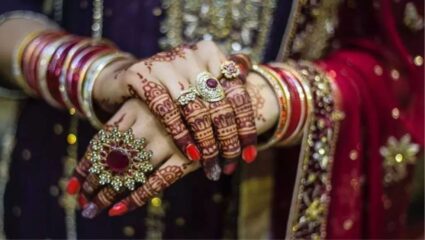 बापरे! ७१ हजार विवाहित महिला स्वतःच्या इच्छेने विधवा झाल्या, आधार कार्डमुळे सत्य उघड, नेमकं प्रकरण काय?