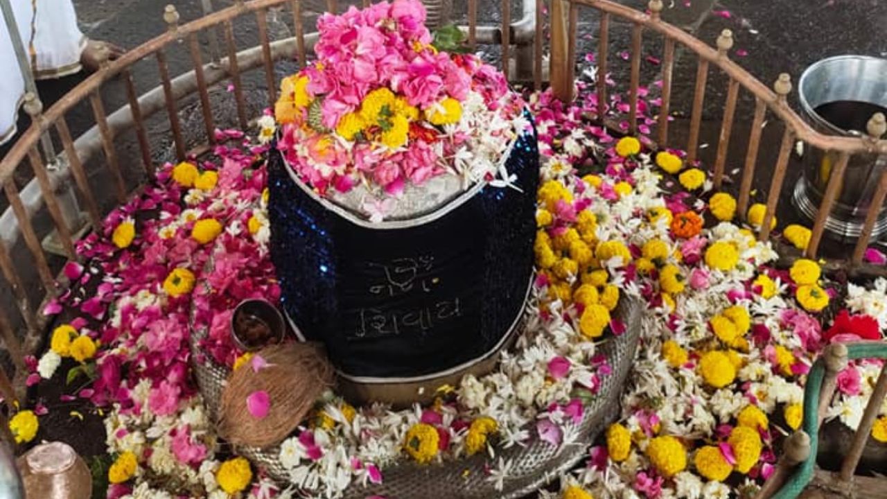 या मंदिराच्या बांधकामाची कथा स्कंद पुराणात आढळते, असा दावा केला जातो की भगवान शिव यांनी तारकासुर राक्षसाला वरदान दिले होते की तो फक्त त्याच्या मुलाकडूनच मारला जाईल आणि नंतर भगवान कार्तिकेय यांनी अवघ्या 6 दिवसांच्या वयात तारकासुराचा वध केला. जेव्हा त्यांना कळले की तारकासुर भगवान शिवाचा भक्त आहे, तेव्हा त्यांनी या पापापासून मुक्त होण्यासाठी येथे शिवमंदिर बांधले.
