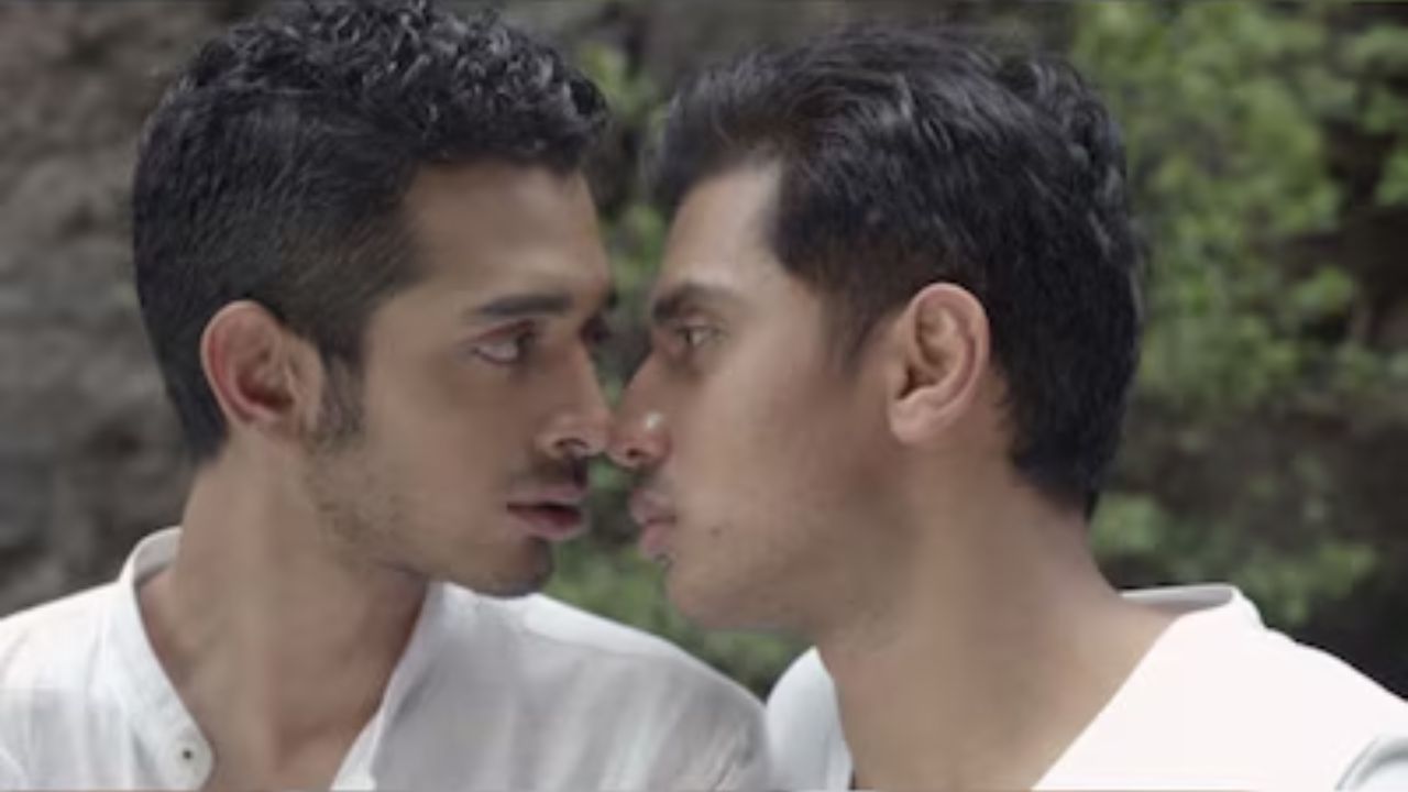 या यादीत समाविष्ट होणारा आणखीन एक चित्रपट म्हणजे ‘लोएव’. हा चित्रपट  LGBTQ+ रोमँटिक ड्रामा आहे. सुधांशू सारिया यांनी तो लिहिला आणि दिग्दर्शित केला आहे. हा चित्रपट तुम्ही युट्युबवर पाहू शकता 
