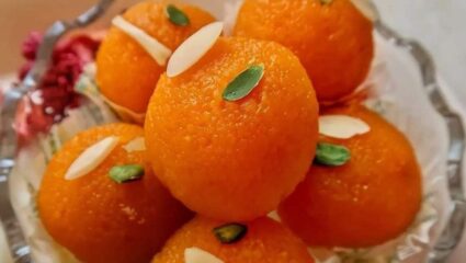 Raksha Bandhan 2025 : तोंडात टाकताच विरघळणारे गोड मोतीचूर लाडू घरी कसे तयार करायचे? गोड सणाची गोड रेसिपी!