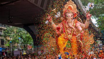 Ganeshotsav 2025 : भारताच्या या भागात मोठ्या जल्लोषात साजरा होतो गणेशोत्सव; आताच करा जाण्याची तयारी