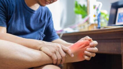 युरिक अ‍ॅसिड नियंत्रणात ठेवायचे असेल तर आजपासून करा या सुपरफुड्सचे सेवन