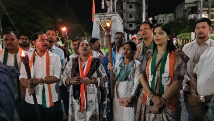 Raigad News : “मतदार चोर, खुर्ची सोड” ; मतदार चोरीविरोधात काँग्रेसचा कॅन्डल मार्च