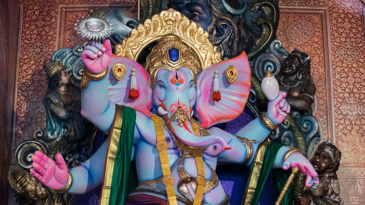 गणेशोत्सव म्हणजे फक्त परंपरा आणि संस्कृती नाही तर समाजप्रबोधनाचं माध्यम देखील आहे.