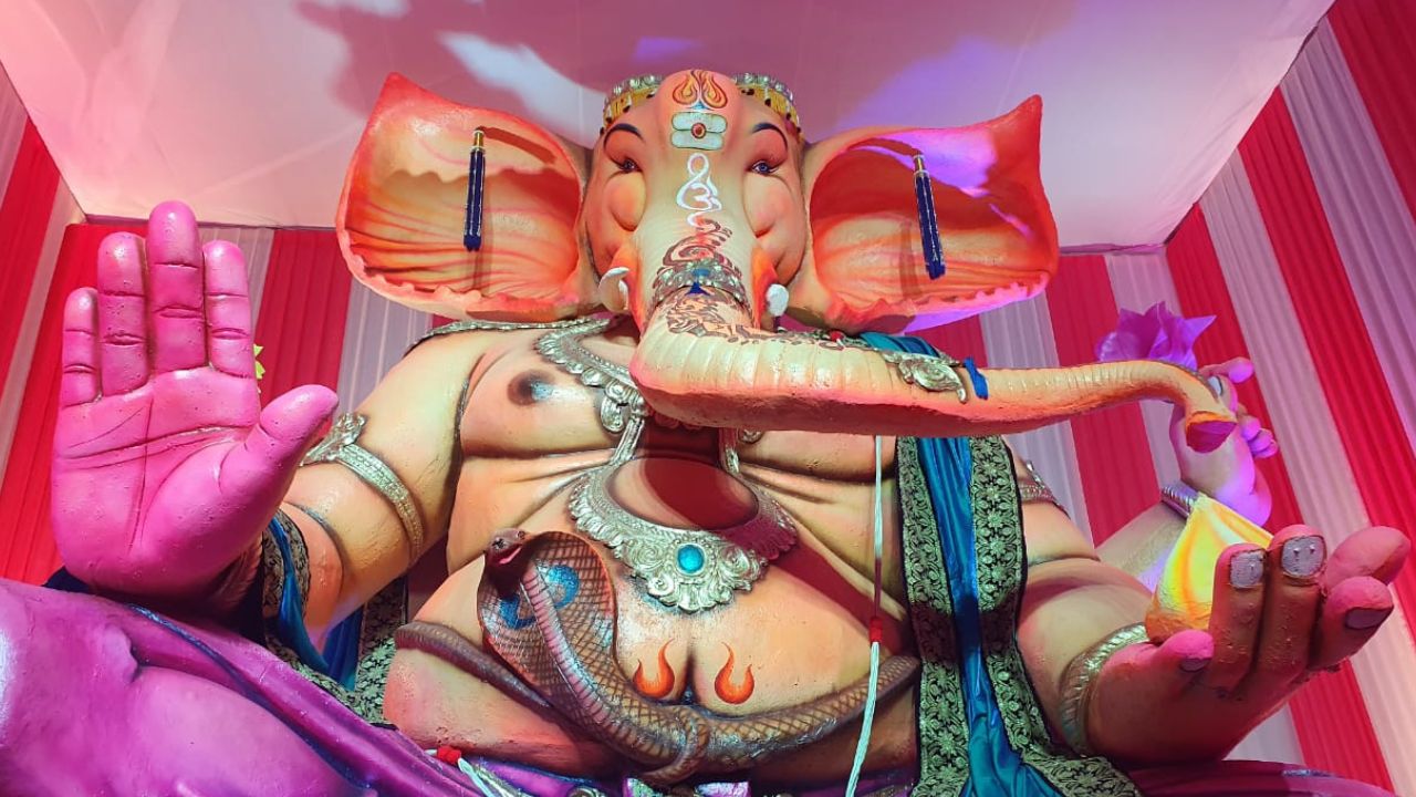 लालबाग परळमध्ये राहणाऱ्या कोकणवासीय चाकरमानी एकत्र येत या गणेश मंडळाची स्थापना केली. 