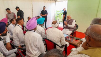 Punjab Floods: पंजाबला १६०० कोटींची अतिरिक्त मदत जाहीर; पूरग्रस्तांशी संवाद साधत पंतप्रधान मोदींची मोठी घोषणा