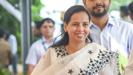 Aditi Tatkare : महिलांच्या आर्थिक सक्षमीकरणासाठी विशेष कर्ज धोरण योजनेचा लाभ द्यावा, आदिती तटकरे यांचे निर्देश