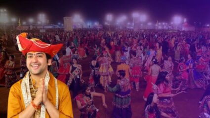Dhirendra Shastri : “गरबा बघायला येणाऱ्यांवर गोमुत्र शिंपडा…; धीरेंद्र शास्त्री यांची फक्त हिंदूंनी गरबा खेळण्याची मागणी