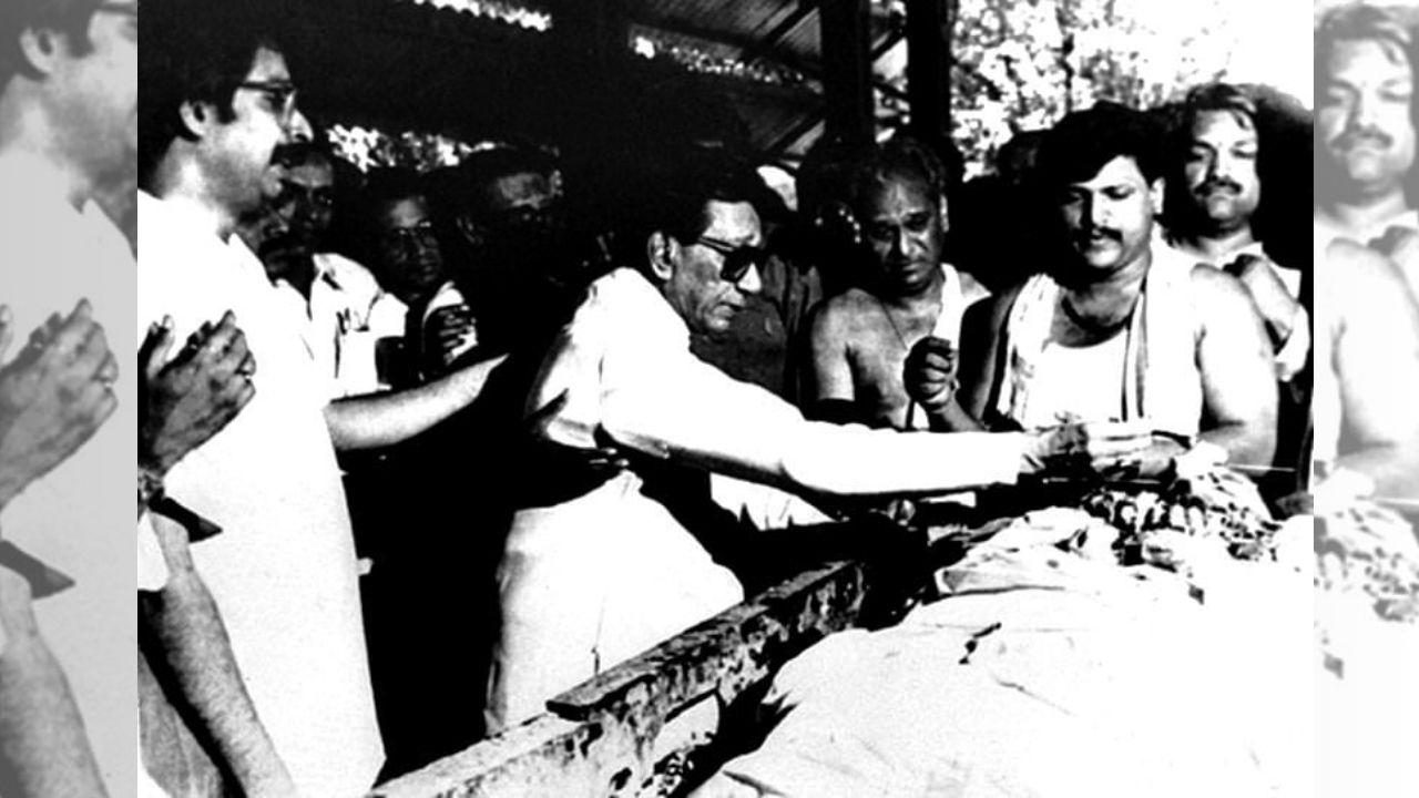 मीनाताई ठाकरे यांचा 6 सप्टेंबर 1995 रोजी दुर्दैवी मृत्यू झाला. ह्रदयविकाराच्या झटक्याने त्यांचा दुर्दैवी मृत्यू झाला. बाळासाहेब ठाकरे यांच्यासह संपूर्ण कुटुंबाला मीनाताई ठाकरे यांचा अचानक सोडून जाणे अत्यंत धक्कादायक होते. 