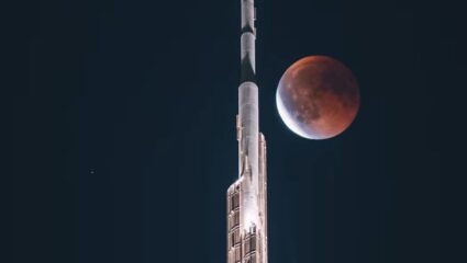 बुर्ज खलिफावर दिसले ‘Blood Moon’चे अद्भुत दृश्य; ‘टाईमलॅप्स’ व्हिडिओ पाहून व्हाल मंत्रमुग्ध