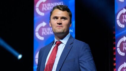 Charlie Kirk : चार्ली कर्क हत्या प्रकरणात धक्कादायक खुलासा; खूनापूर्वी मिळाला होता सतर्कतेचा इशारा