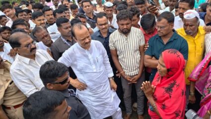 Ajit Pawar Solapur Visit : अतिवृष्टी व पुरामुळे नुकसानग्रस्त शेतकऱ्यांना लवकरच मदत; DCM अजित पवारांचे आश्वासन