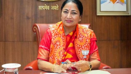 Rekha Gupta EVM Hacked : भाजप करतंय EVM मशीन हॅक? दिल्लीच्या मुख्यमंत्री रेखा गुप्ता यांनी दिली थेट कबुली, व्हिडिओ व्हायरल