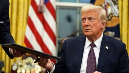 Trump Tarrif : ट्रम्प यांची भारतविरोधी आणखी एक खेळी? परदेशी चित्रपटांवर लागू केला १००% टॅक्स, काय होईल परिणाम?