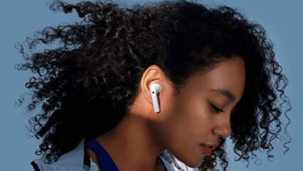 Tech Tips: एका Earbud मधून आवाज कमी येतोय? सर्विस सेंटरला जाण्याची गरज नाही, ही सेटिंग दूर करेल तुमची समस्या