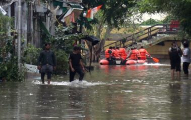 Delhi Heavy Rain : दिल्लीत मुसळधार पाऊस; 100 पेक्षा रेल्वेगाड्यांना फटका, 50 गाड्या रद्द तर 40 गाड्यांचे मार्ग…