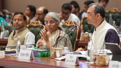 GST Council: जीएसटीमध्ये सूट देण्याचा निर्णय कोण घेतं, केंद्र सरकार की राज्य? जाणून घ्या जीएसटी कौन्सिलची संपूर्ण निर्णय प्रणाली
