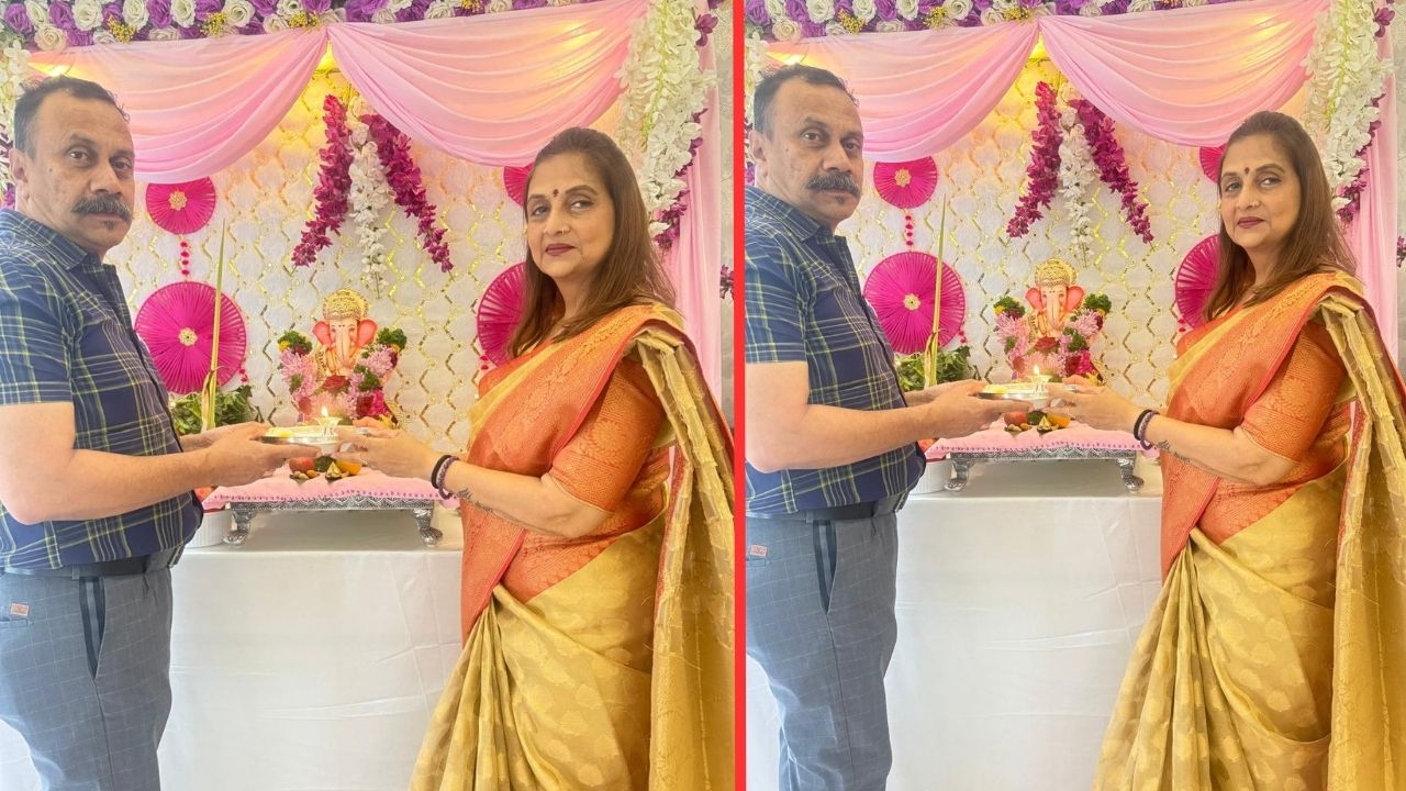 सहायक वैद्यकीय अधिकारी डॉ. मनीषा नाईक यांनी देखील मोठ्या उत्साहामध्ये गणपती बाप्पाचे घरी स्वागत केले आहे. फुलांच्या मखरामध्ये बाप्पा विराजमान झाला आहे. 