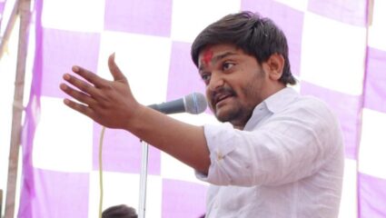 भाजप आमदार Hardik Patel यांच्या अडचणी वाढल्या, अहमदाबाद ग्रामीण न्यायालयाकडून अटक वॉरंट जारी