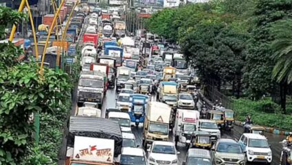 Thane News: घोडबंदर रोडवरील वाहतूक कोंडी आणि खड्ड्यांमुळे नागरिक हैराण; नागलाबंदर भागात पुन्हा आंदोलन