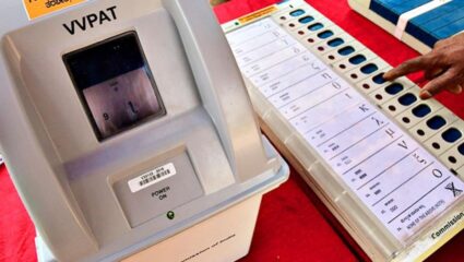 निवडणूक आयोगाची नवी नियमावली; EVM वर उमेदवारांच्या नावापुढे दिसणार रंगीत फोटो