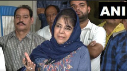 Mehbooba Mufti: मेहबूबा मुफ्ती यांचा मोदी सरकारवर हल्लाबोल, “मंदिर हे पूजेसाठी आहेत, तुम्ही त्यांना…”