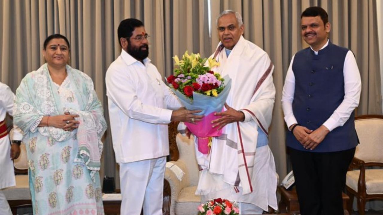 गुजरातचे राज्यपाल आचार्य देवव्रत यांच्याकडे महाराष्ट्राचे राज्यपाल पद सोपवण्यात आले आहे. आचार्य देवव्रत यांच्याकडे महाराष्ट्राचे अतिरिक्त राज्यपाल पद सोपवण्यात आले असून त्यांच्या शपथविधी सोहळा झाला आहे. 